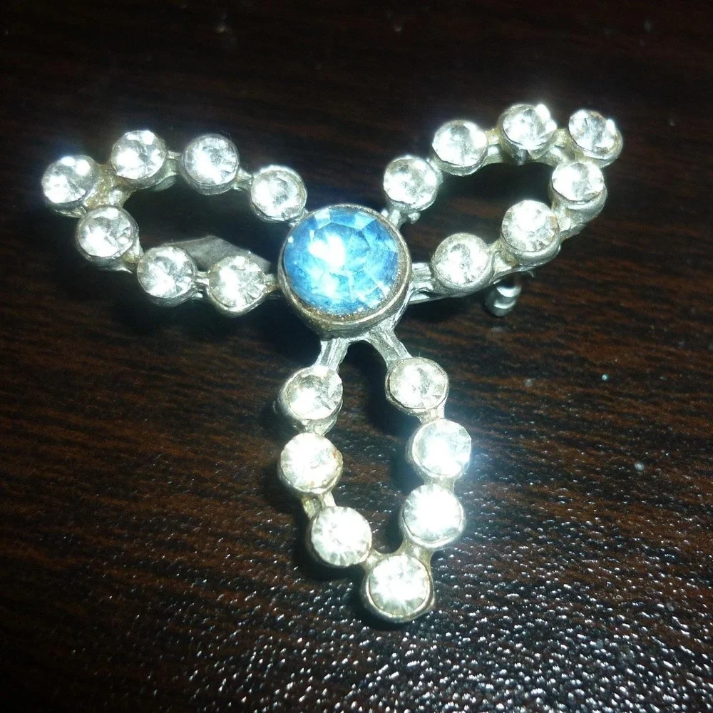 Vintage Silver Tone Blue and Clear‎ Rhinestone Bow Clover Brooch Pin